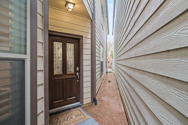 Photo - 5205 Larkin St