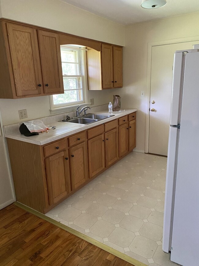 Photo - 706 S Taylor Dr