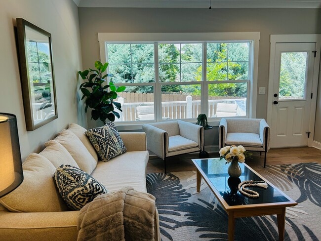 Photo - 115 Lilia Hill Cir