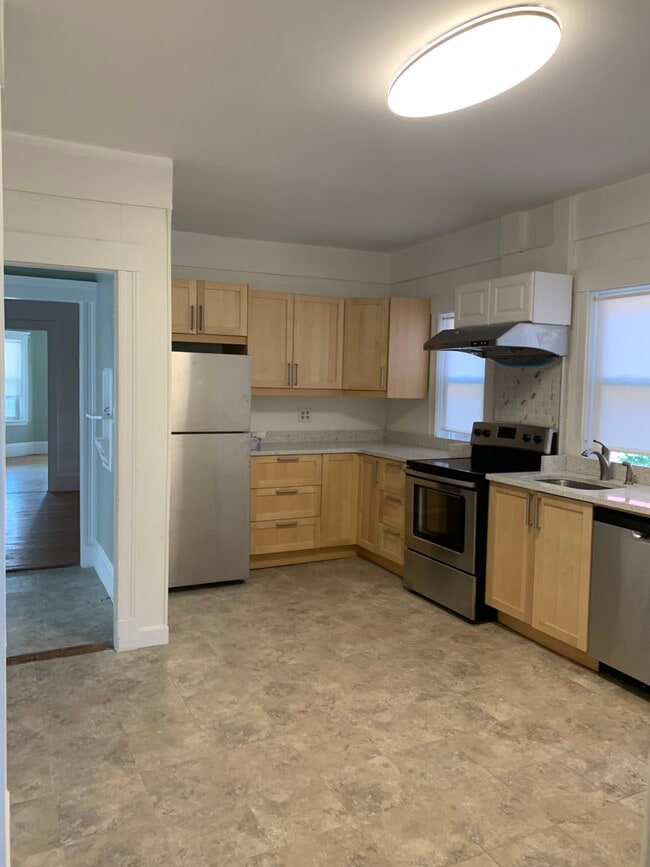 Building Photo - 12 Quincy St Unit 1 Rental