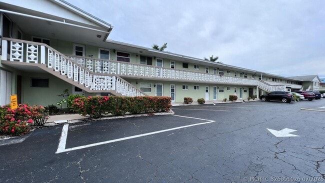 Building Photo - 960 Crystal Lake Dr Unit 104