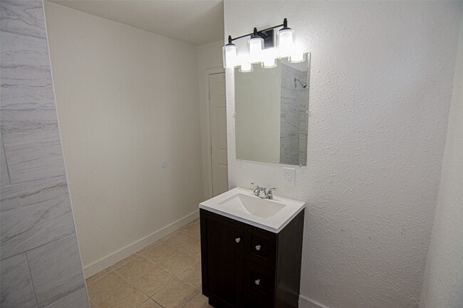 Building Photo - 10815 Ritow St