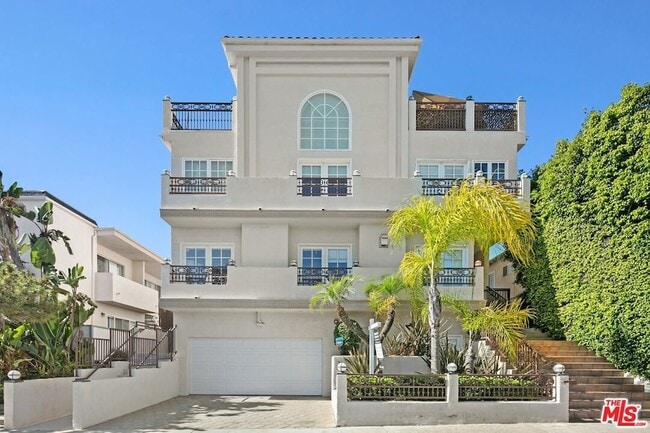 Building Photo - 11723 Mayfield Ave Unit 5