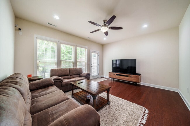 Photo - 226 Daymire Glen Ln