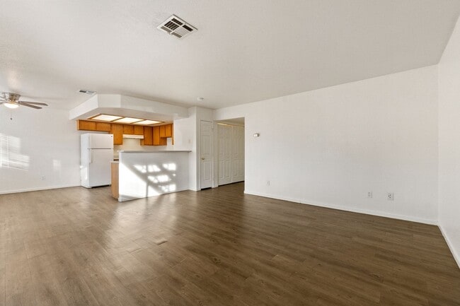 Photo - Bright & Open 2 Bed, 2 Bath Condo in Las V...