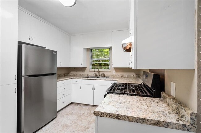 Photo - 321 Thornhill Cir