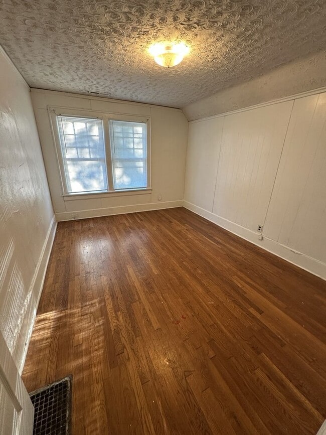 Photo - Affordable Upstairs Apartment – Housing Vouchers Welcome!