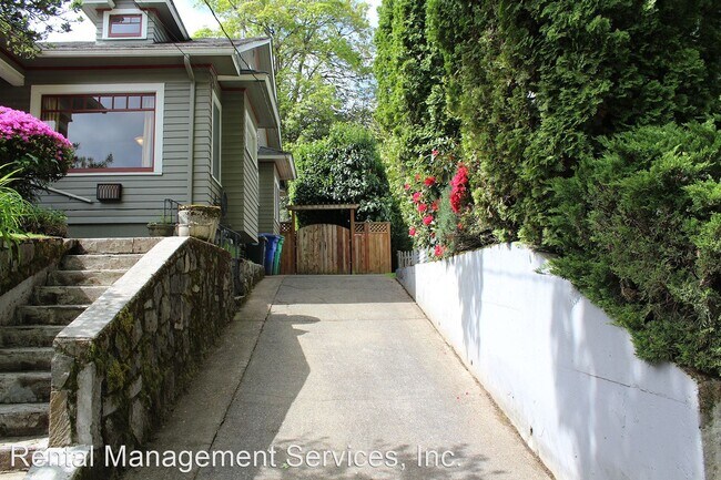 Photo - 4 br, 1 bath House - 3324 NE Peerless Pl