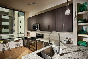 California State University At Northridge Off Campus Housing Brio Apartment Homes And Villas