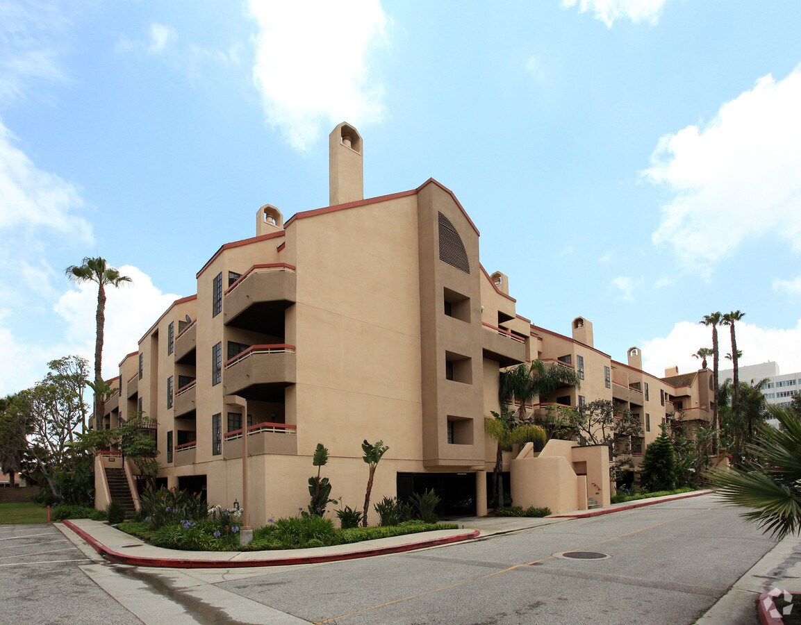 945 W Carson St - Harbor Cove