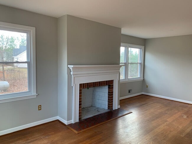 Photo - 469 Ruckers Rd