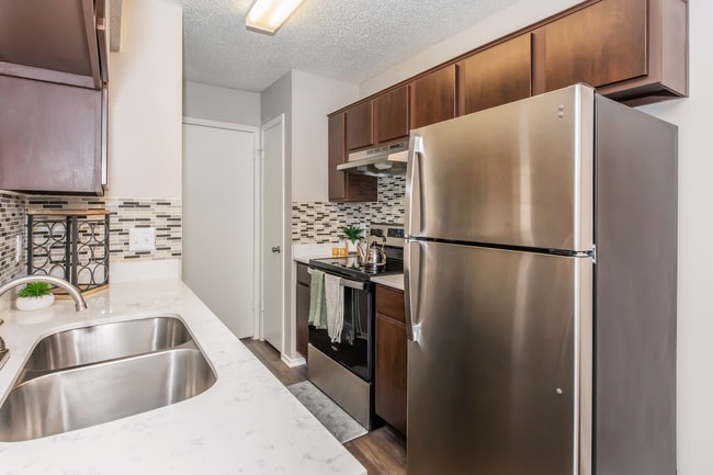 Eagle's Point Apartments