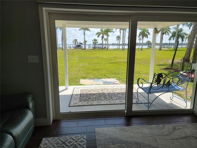 Photo - 315 Crescent Ct E Casa