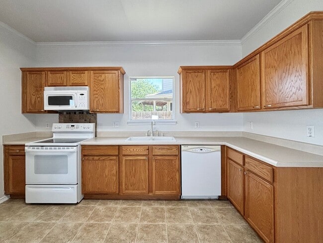 Photo - Spacious 3 bedroom home!