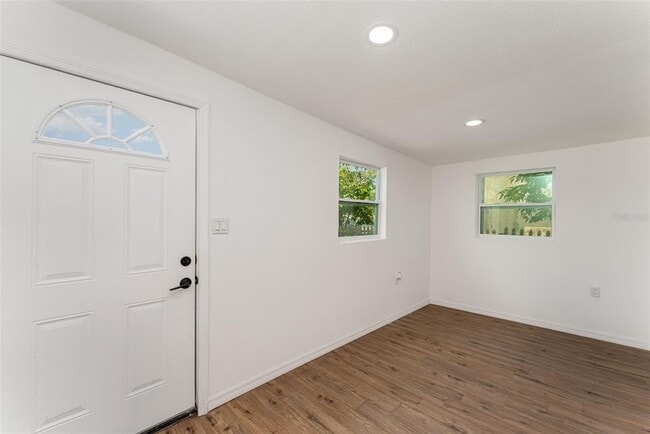 Photo - 833 N Suwannee Ave