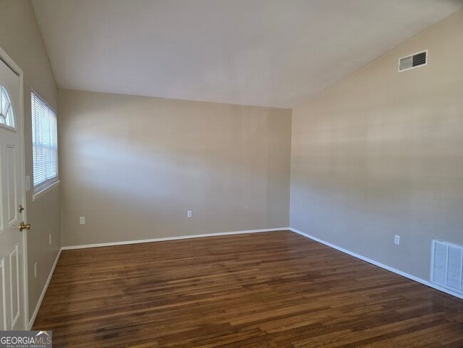 Photo - 407 W 9th St