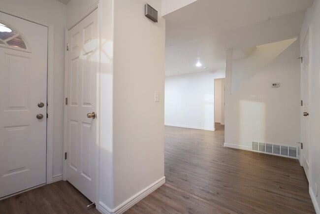 Photo - 325 E Mill St S