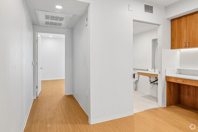 1BR, 1BA - 458SF - Living Room