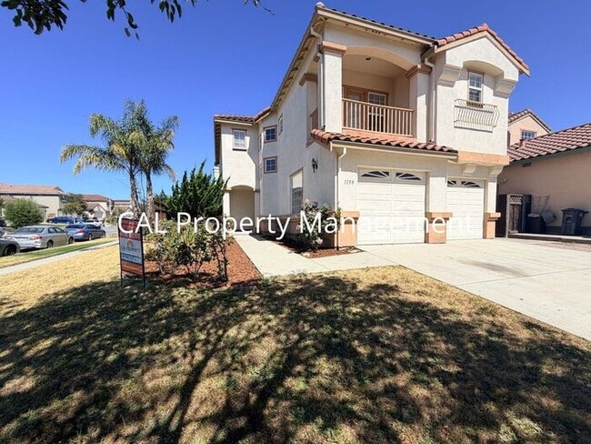 Building Photo - Stunning 5 Bed/3 Bath Home with Fireplace & 2 Car Garage
