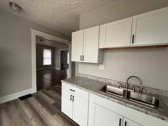 1044 N 8th St Unit B