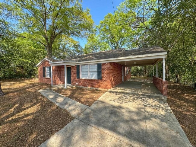 Photo - 815 Perry Hill Rd