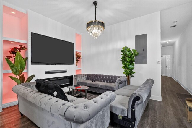 Photo - 609 F N St
