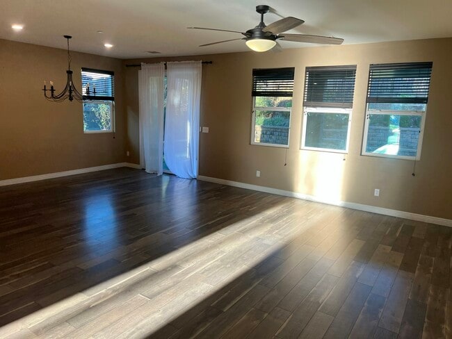 Photo - 3261 Haskell Way