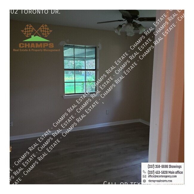 Photo - 402 Toronto Dr