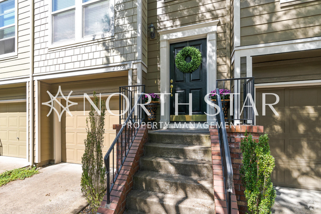 Building Photo - Light and Bright Brownstone on Greenspace Rental