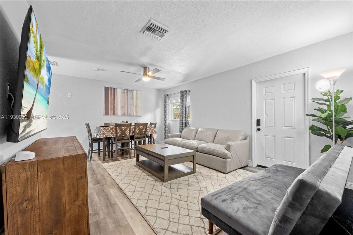 Photo - 1208 NE 5th Ave