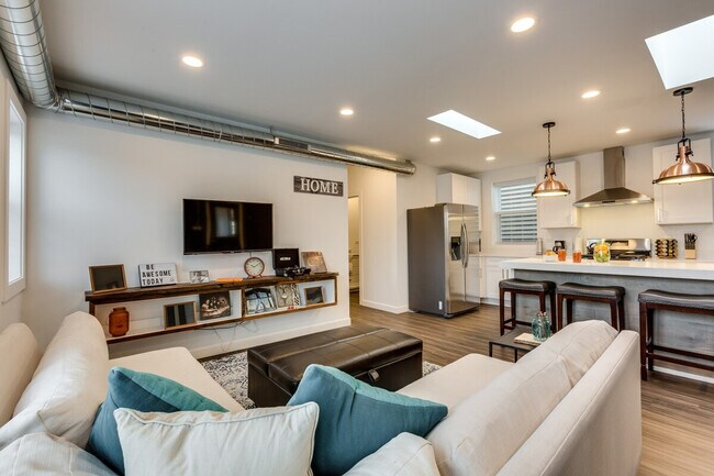 Photo - 706 N Racine Ave Unit ID1255567P