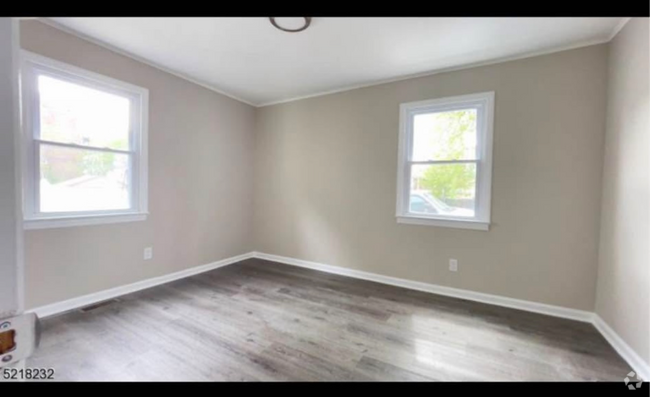 Building Photo - 142 Dehart Pl Unit 2 Rental