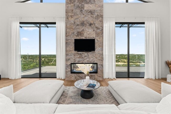 Photo - 2714 Lakehurst Rd