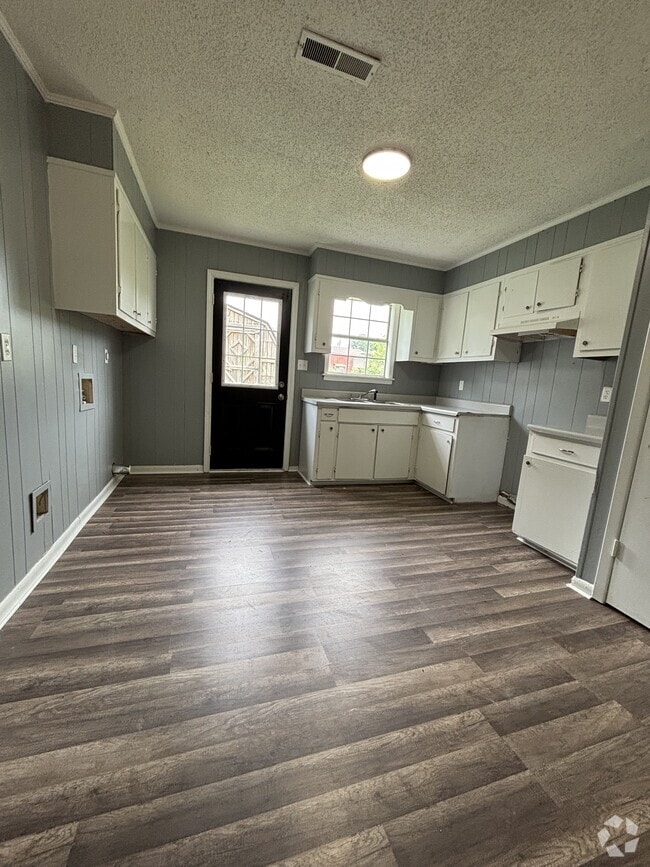 Building Photo - 216 College St Rental