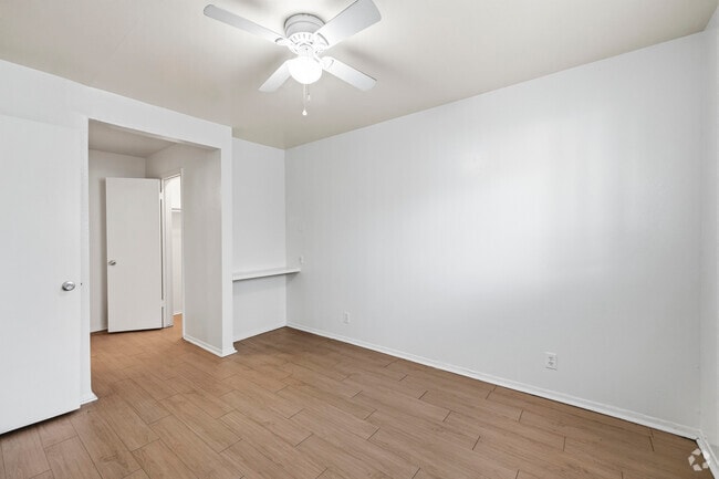 Unit 104 1 BR, 1BA - 550SF