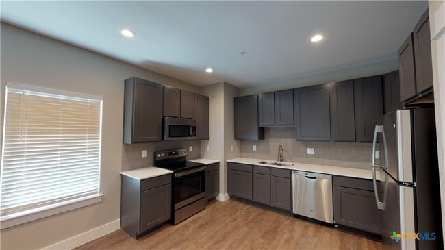 311 Craddock Ave Unit 102