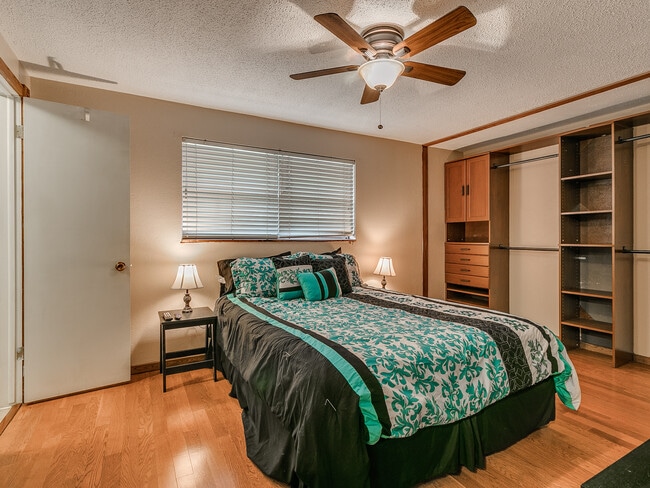 Photo - 1548 Bradley Pl