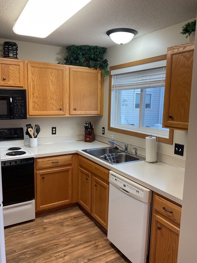 Photo - 2 Bed Apple Valley Townhome available 4/1/26!