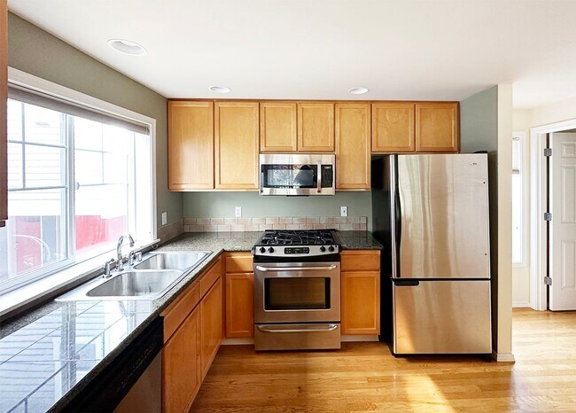 Photo - 3bs/2.5ba Seattle Townhome