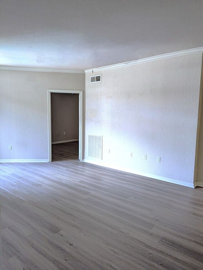 Photo - Updated 2x2 condo 1121 square feet, vinyl plank floors & balcony