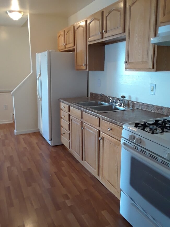 Building Photo - 32 Norfolk St Unit 1 E Rental