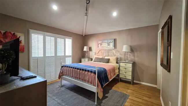 Photo - 2118 Oakdale St Unit 3