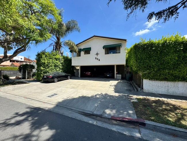 Building Photo - Flores Unit 3
