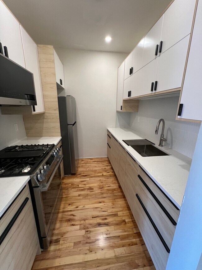 Building Photo - 459 Massachusetts Ave Unit 4