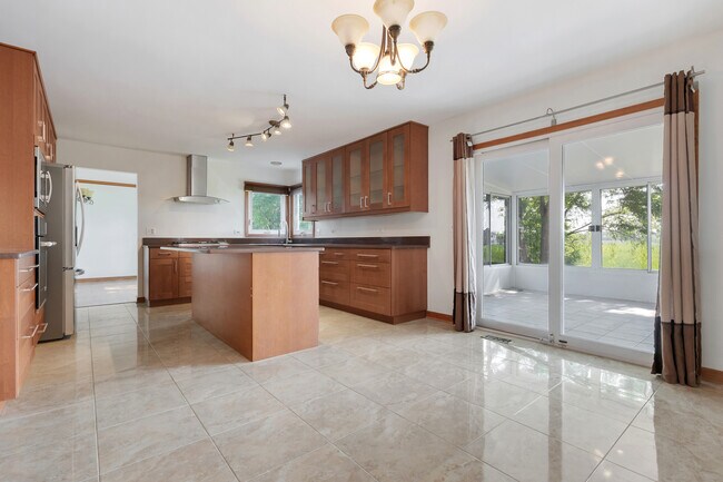 Photo - 775 Harmon Blvd