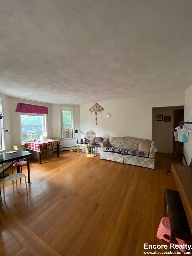 Photo - 310 Tappan St Unidad 9