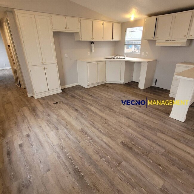 Photo - 3525 E Main St