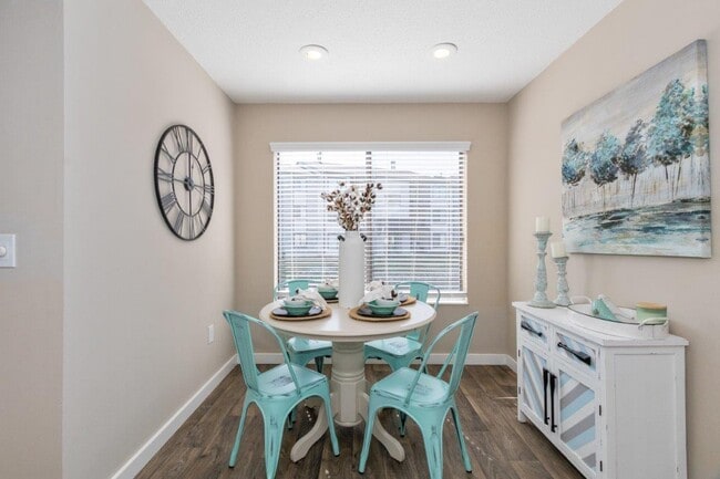 Photo - Lakeside Crossing at Eagle Creek Apartment...