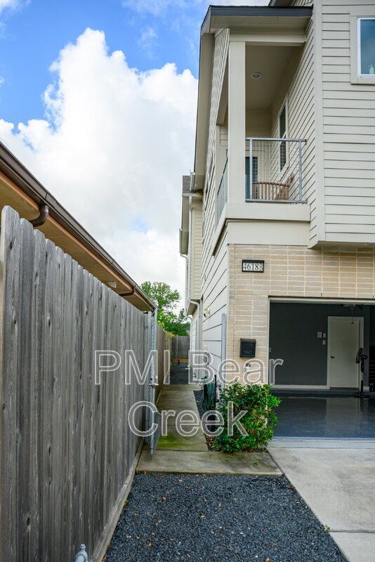 Photo - 4618 Nichols St