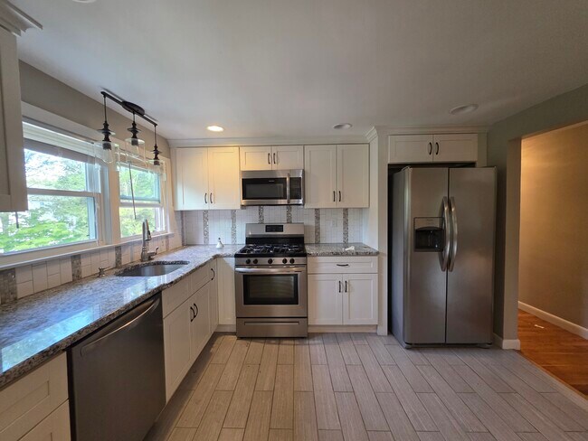 Building Photo - 28 Maplewood St Unit 2